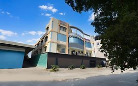 Hotel O Mahaveer Tower